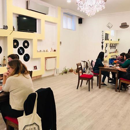 Sherlock Holmes Hostel Baku Ngoại thất bức ảnh