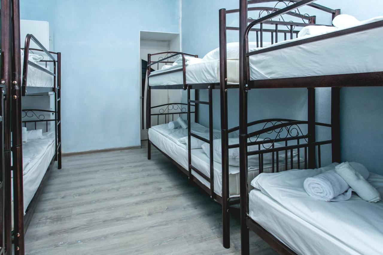 Sherlock Holmes Hostel Baku Ngoại thất bức ảnh