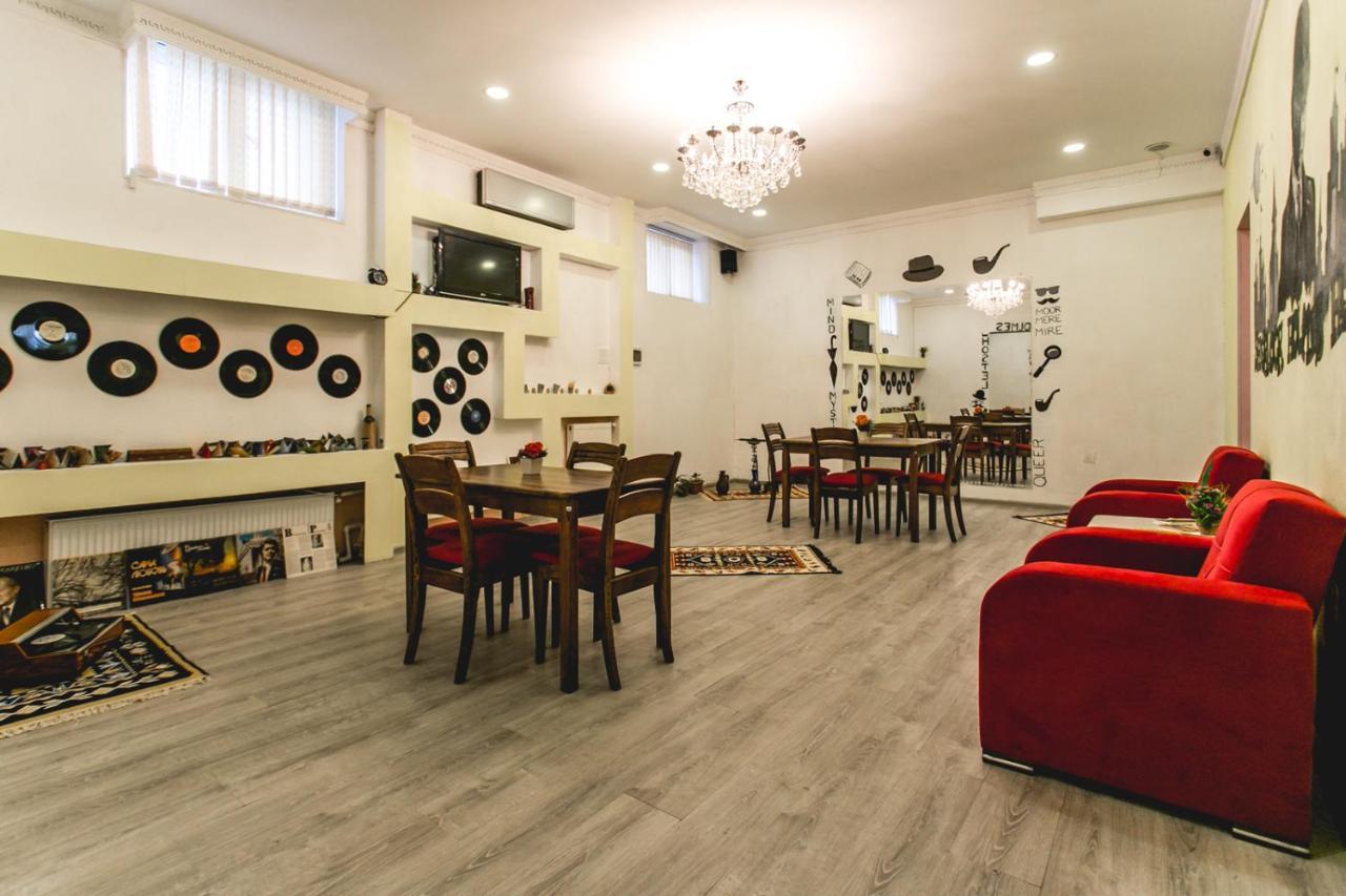 Sherlock Holmes Hostel Baku Ngoại thất bức ảnh