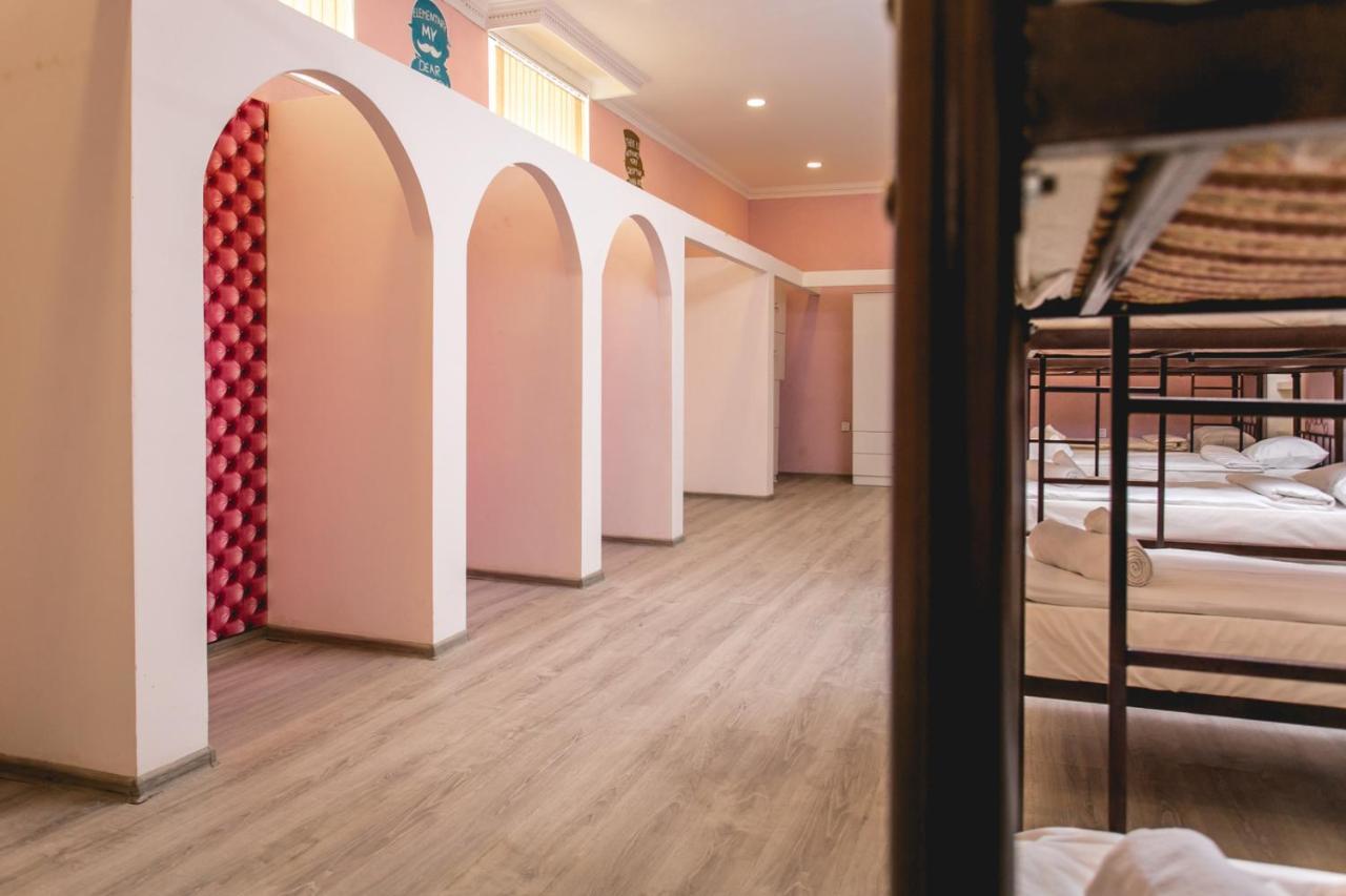 Sherlock Holmes Hostel Baku Ngoại thất bức ảnh