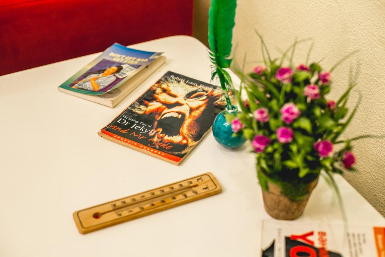 Sherlock Holmes Hostel Baku Ngoại thất bức ảnh