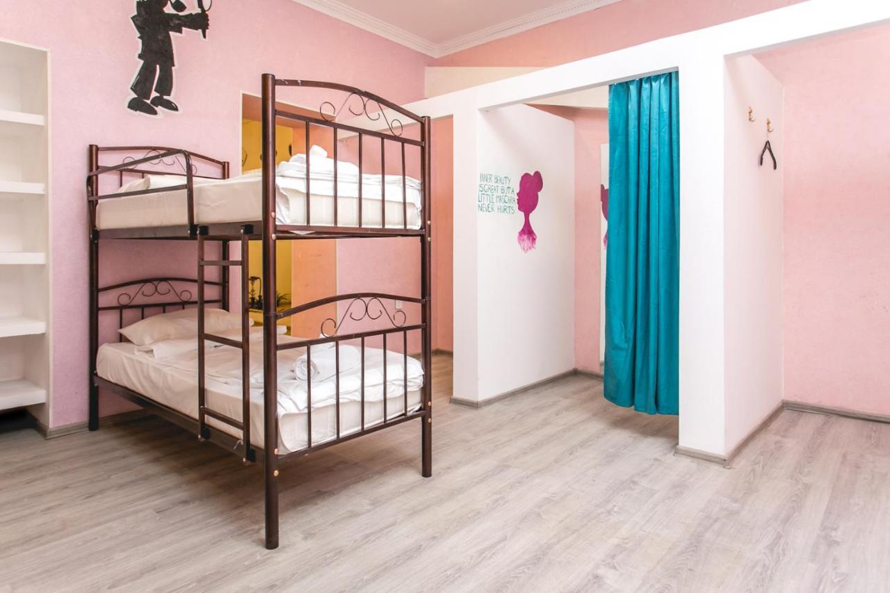 Sherlock Holmes Hostel Baku Ngoại thất bức ảnh