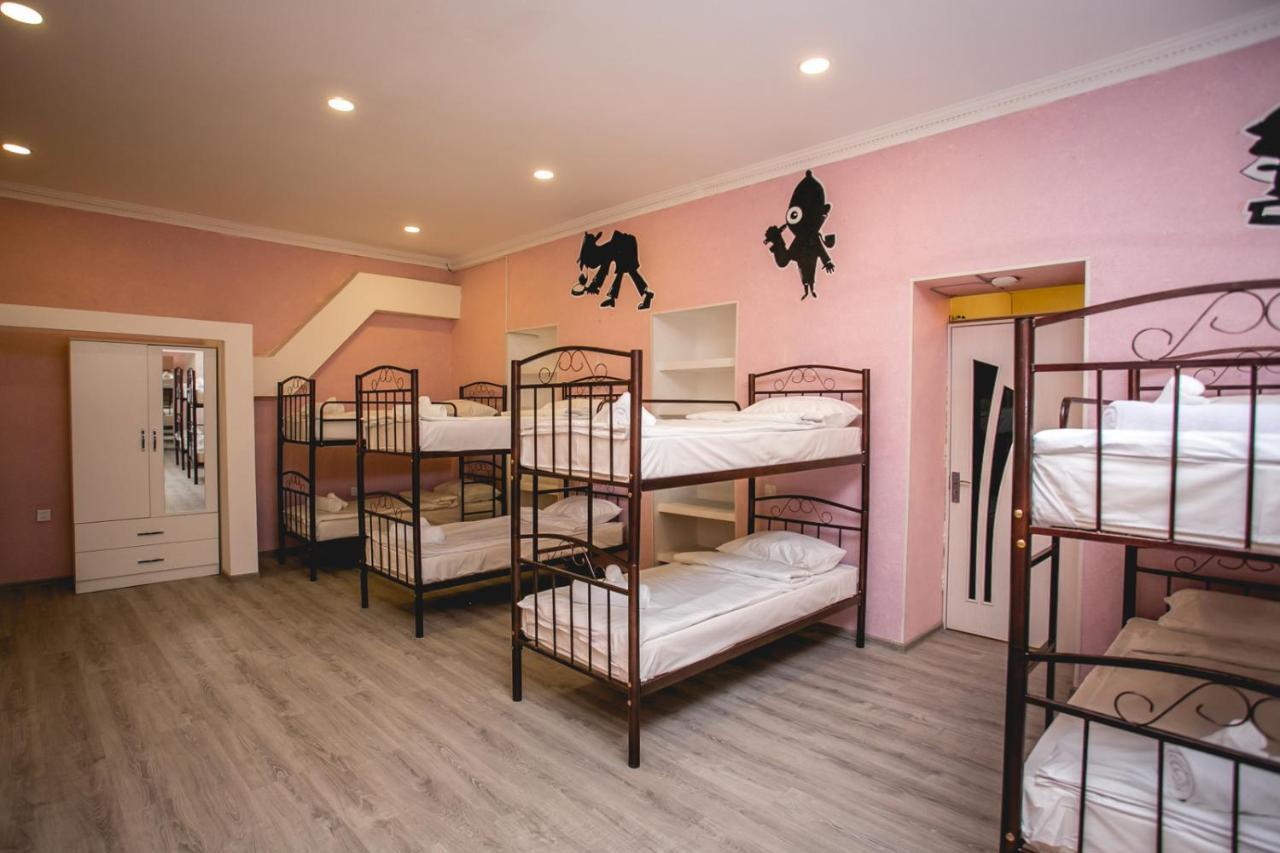 Sherlock Holmes Hostel Baku Ngoại thất bức ảnh