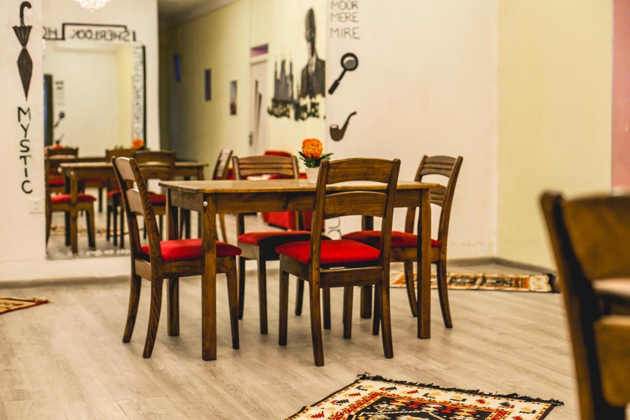 Sherlock Holmes Hostel Baku Ngoại thất bức ảnh