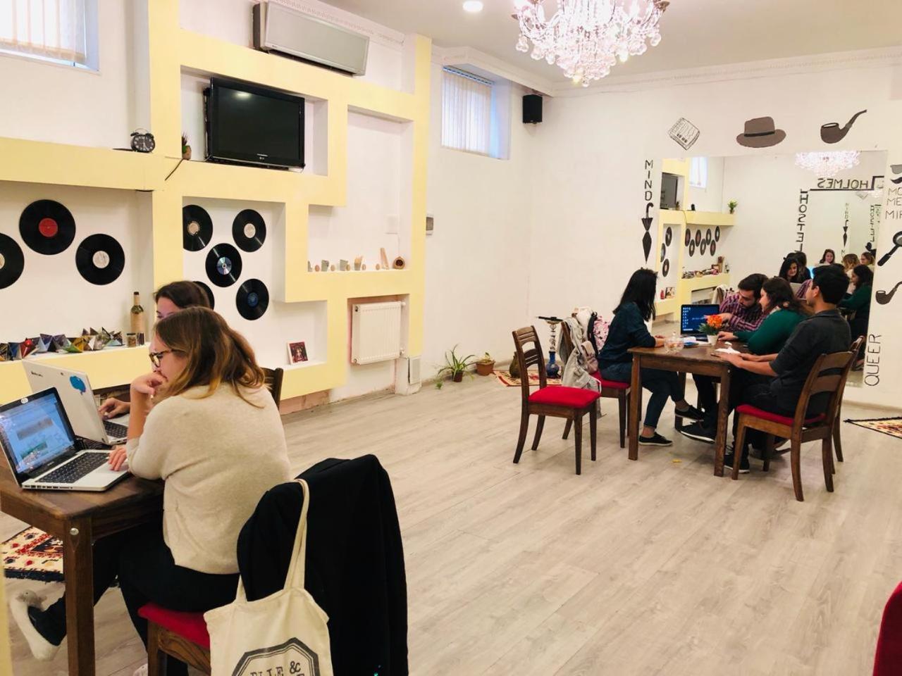 Sherlock Holmes Hostel Baku Ngoại thất bức ảnh